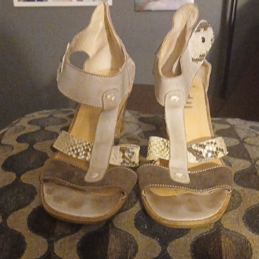 Stylish Women's Fidji Sandals in Brown and Cream